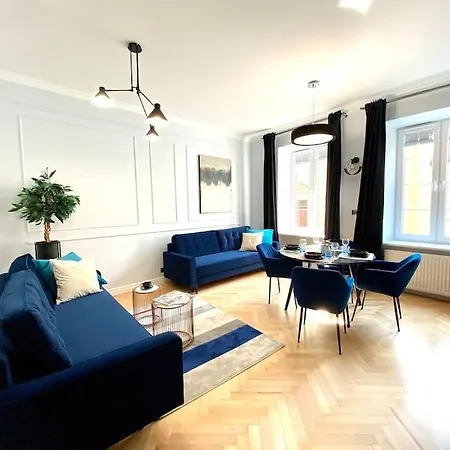 Gorgeous Historic Tenement Apt. - New Town Square! Warschau Exterior foto