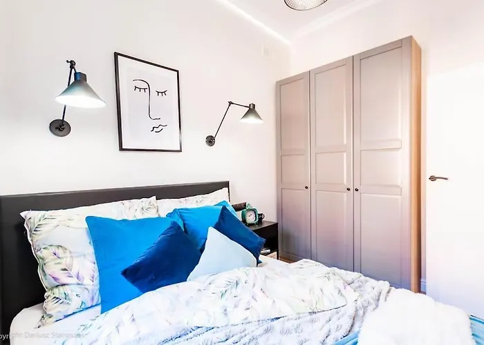 Gorgeous Historic Tenement Apt. - New Town Square!
