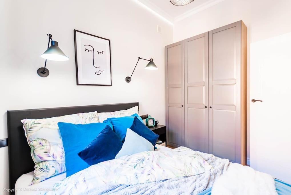Gorgeous Historic Tenement Apt. - New Town Square! Apartament *