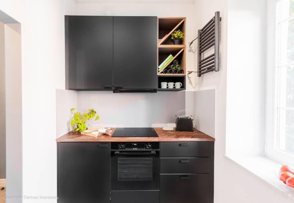 Apartament Gorgeous Historic Tenement Apt. - New Town Square! Warszawa
