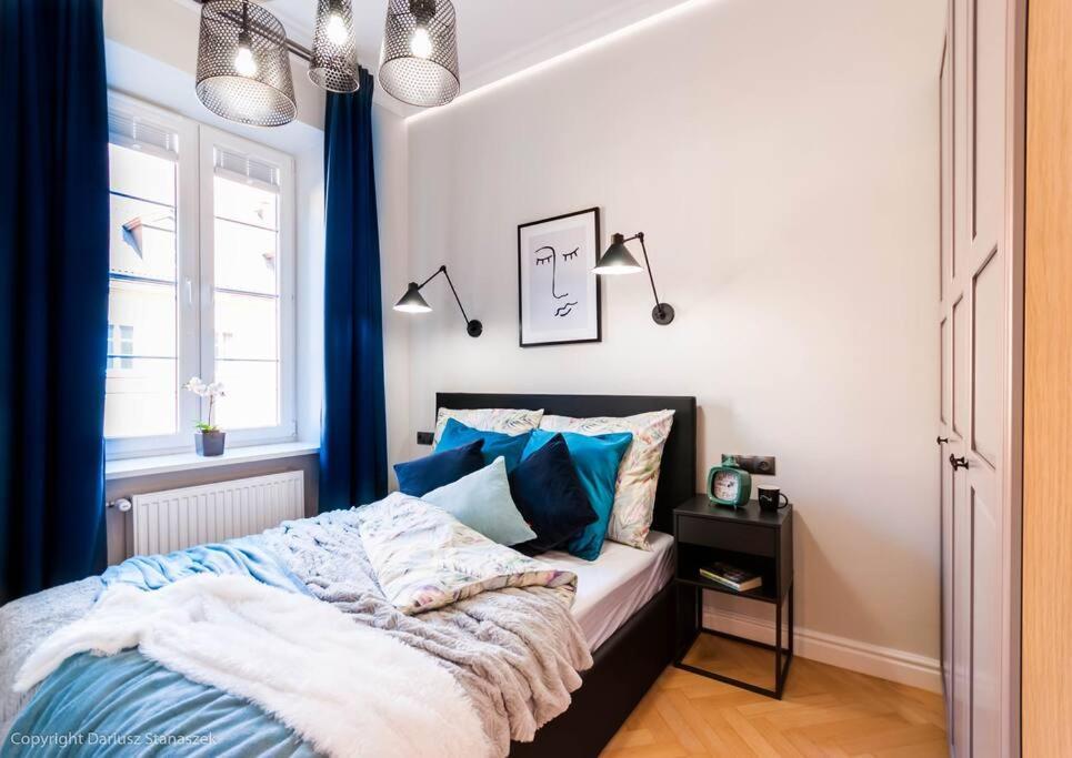 Gorgeous Historic Tenement Apt. - New Town Square! Apartament
