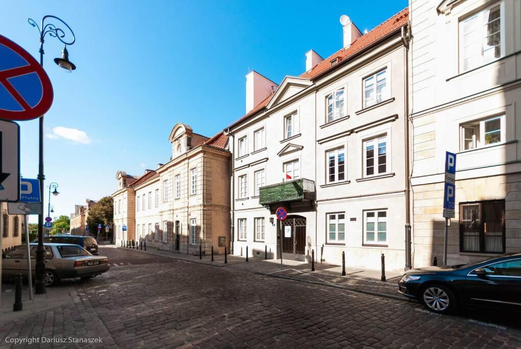Gorgeous Historic Tenement Apt. - New Town Square! Warszawa