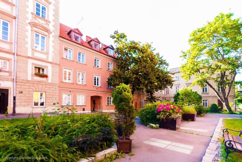 Gorgeous Historic Tenement Apt. - New Town Square! Warszawa