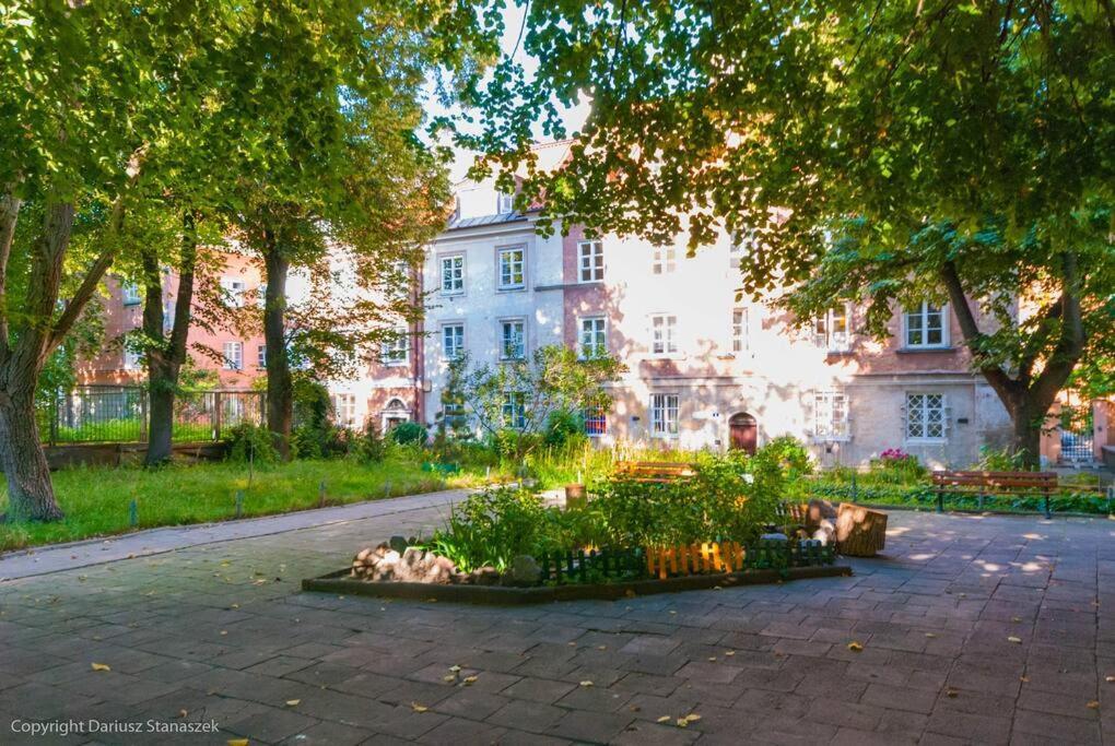 Apartament Gorgeous Historic Tenement Apt. - New Town Square! Warszawa